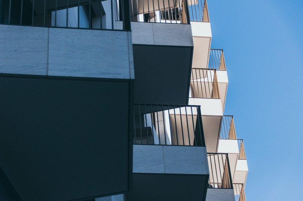 Un balcon métallique autoportant 